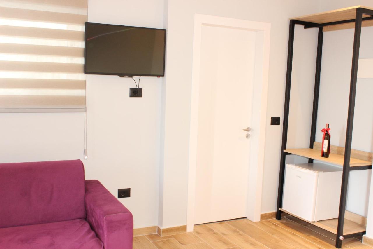 Bebi Hotel And Apartments Sarandë Esterno foto