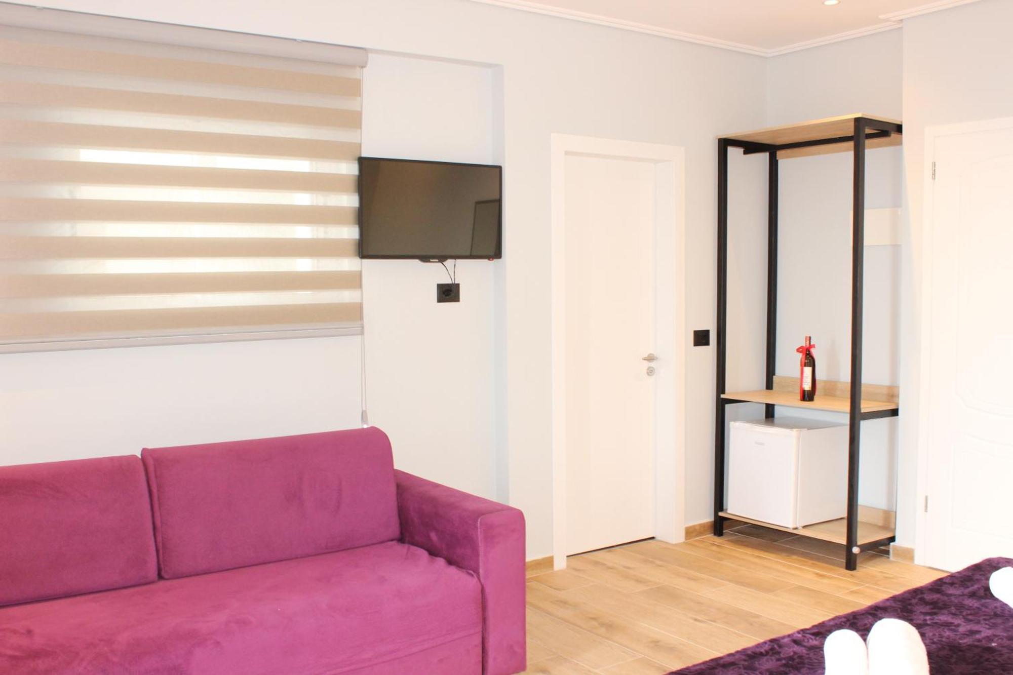 Bebi Hotel And Apartments Sarandë Esterno foto