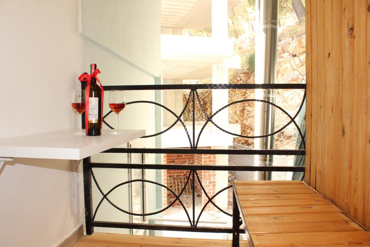 Bebi Hotel And Apartments Sarandë Esterno foto