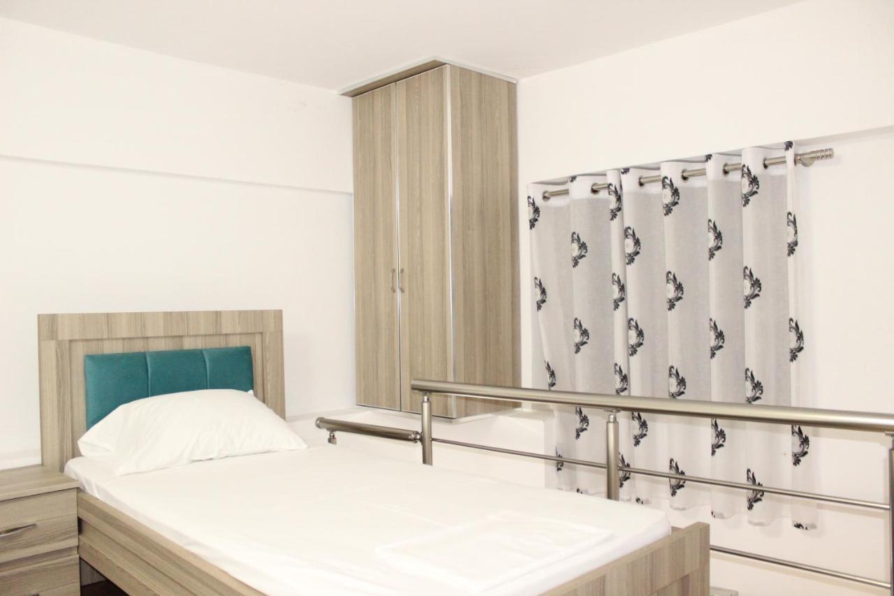 Bebi Hotel And Apartments Sarandë Esterno foto