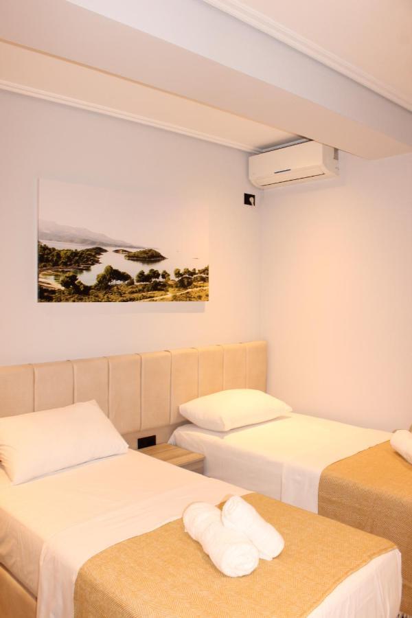Bebi Hotel And Apartments Sarandë Esterno foto