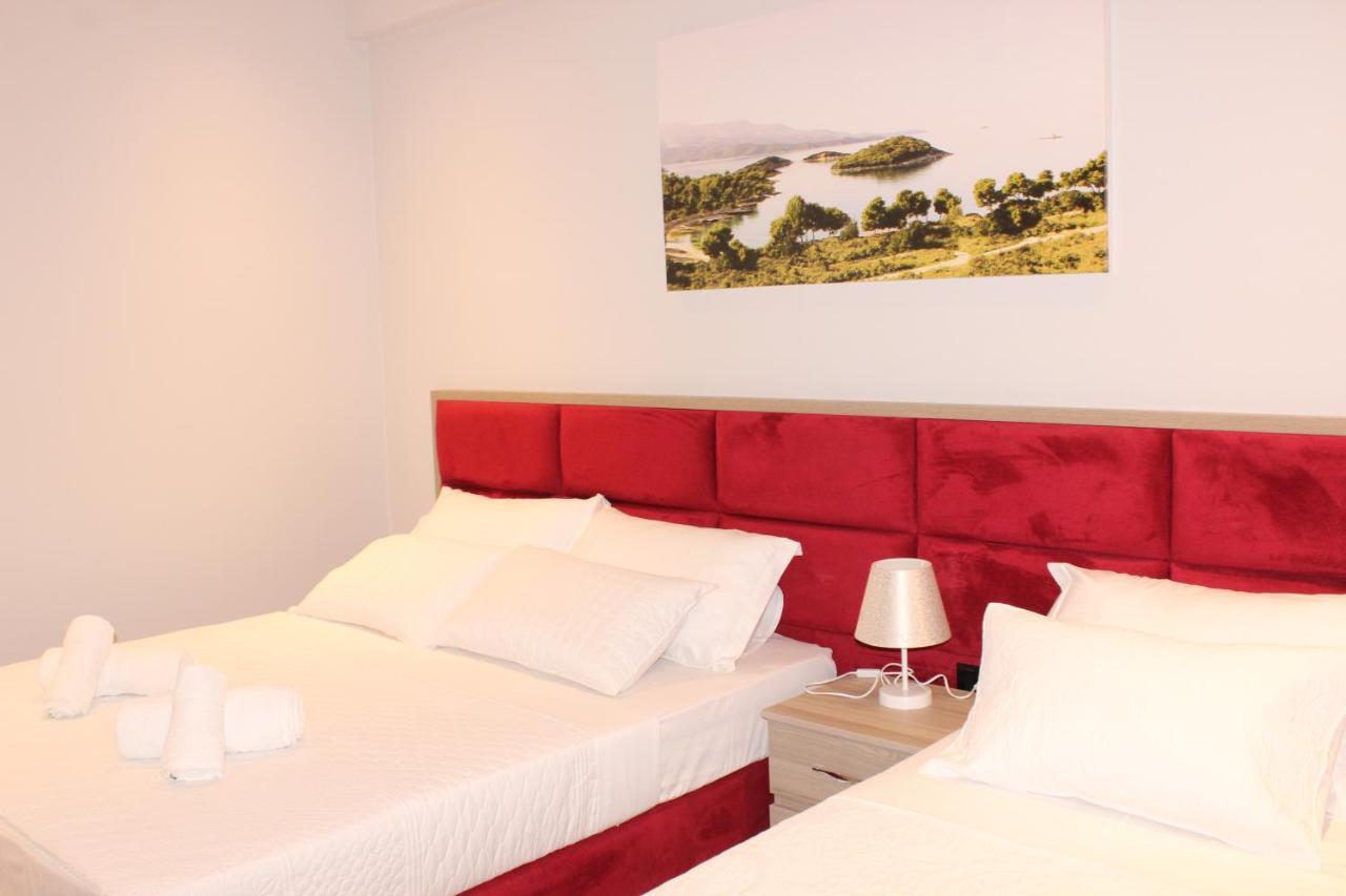 Bebi Hotel And Apartments Sarandë Esterno foto