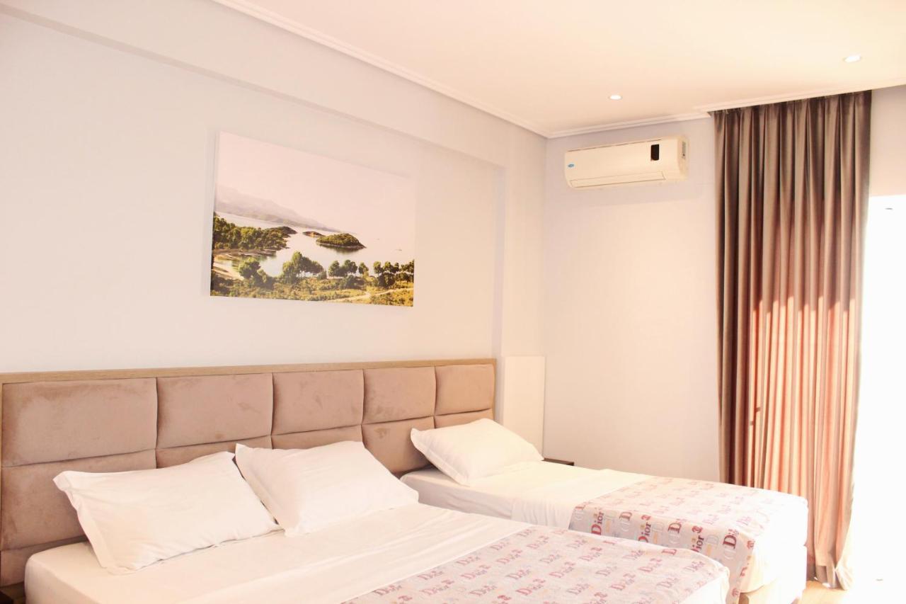 Bebi Hotel And Apartments Sarandë Esterno foto