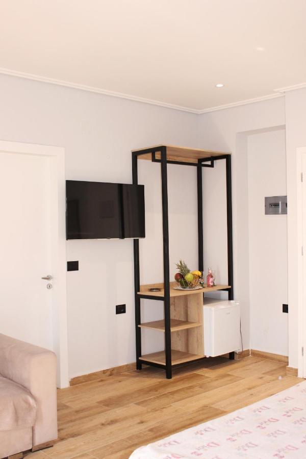 Bebi Hotel And Apartments Sarandë Esterno foto