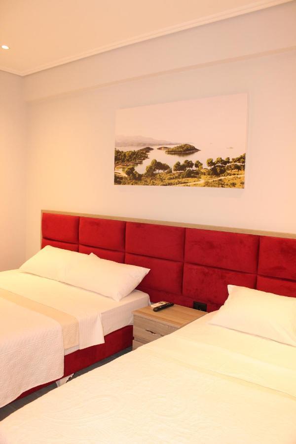 Bebi Hotel And Apartments Sarandë Esterno foto