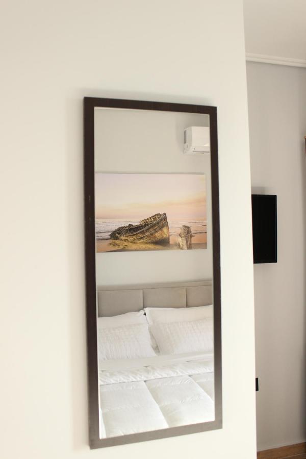 Bebi Hotel And Apartments Sarandë Esterno foto