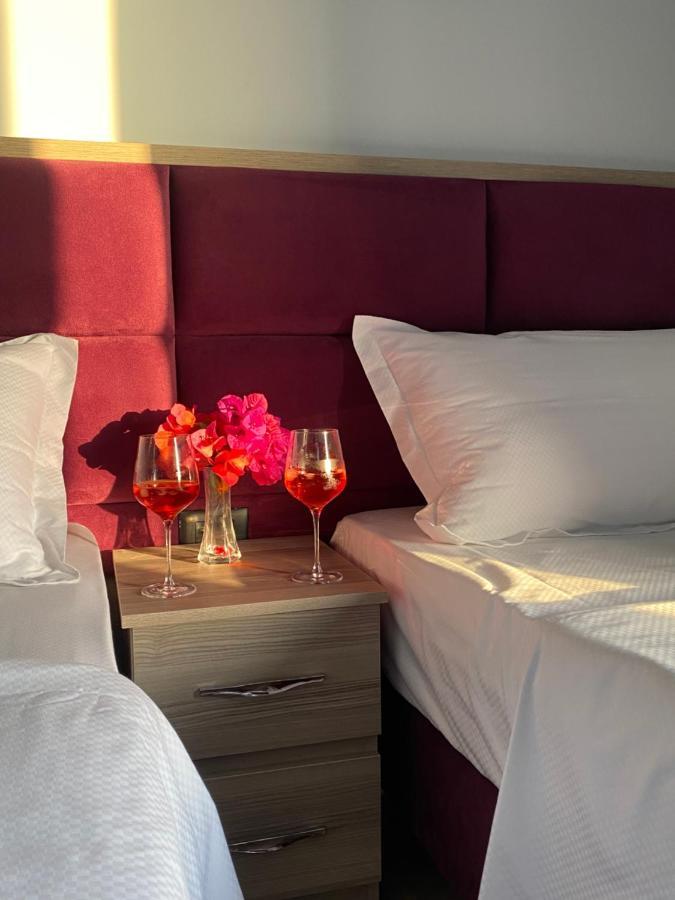 Bebi Hotel And Apartments Sarandë Esterno foto