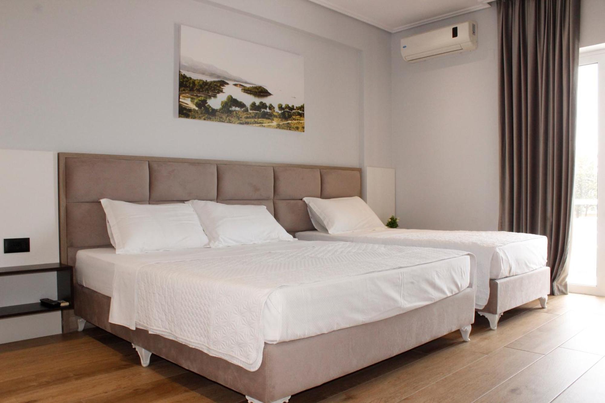 Bebi Hotel And Apartments Sarandë Esterno foto