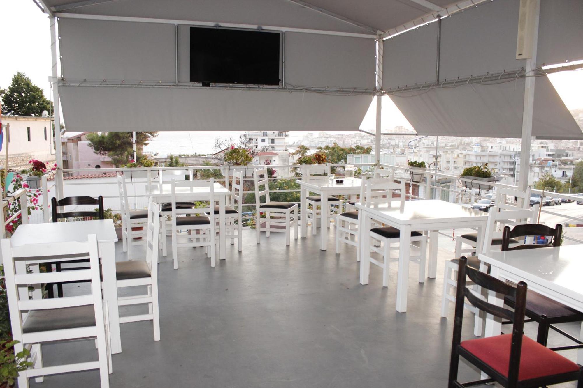 Bebi Hotel And Apartments Sarandë Esterno foto