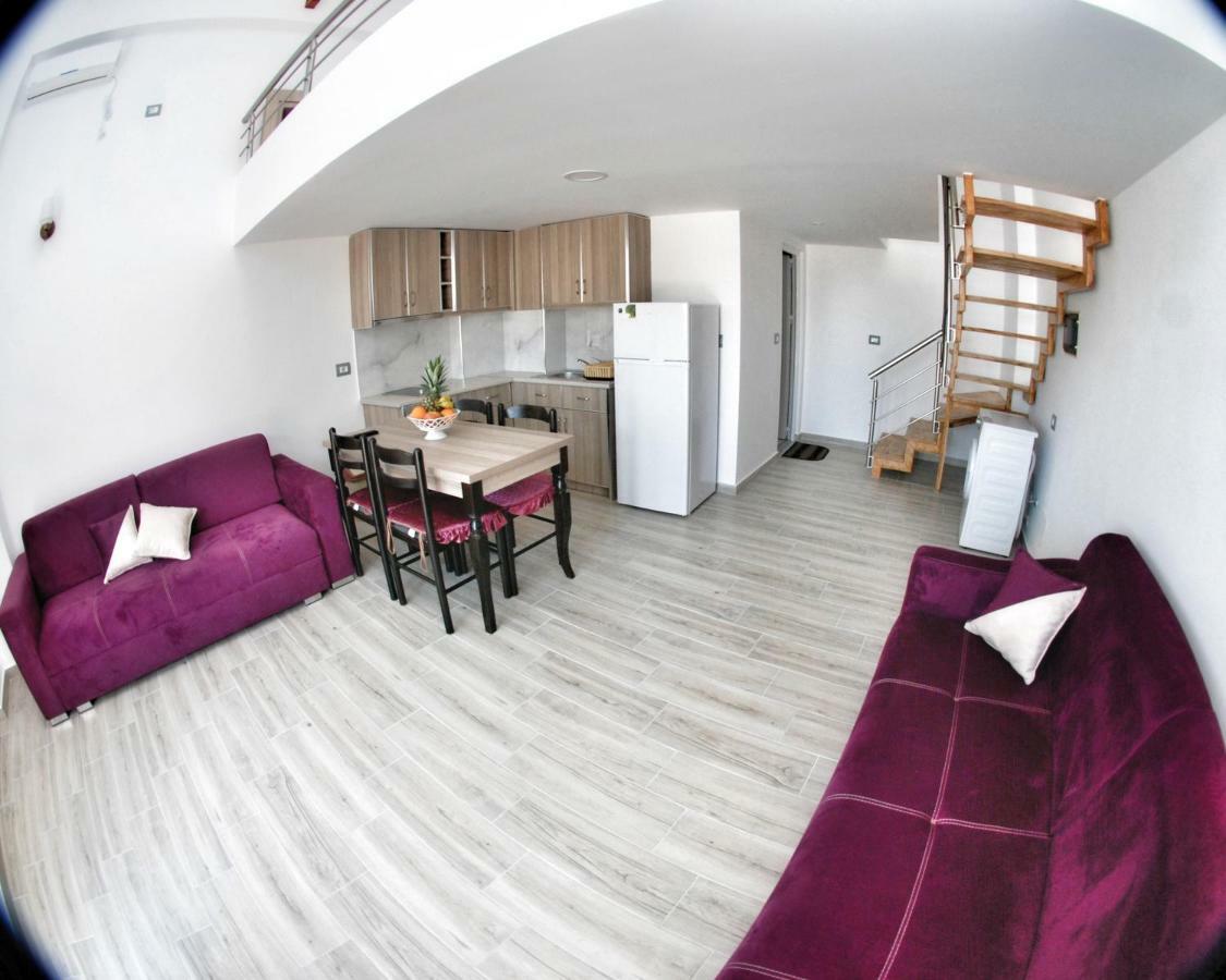 Bebi Hotel And Apartments Sarandë Esterno foto