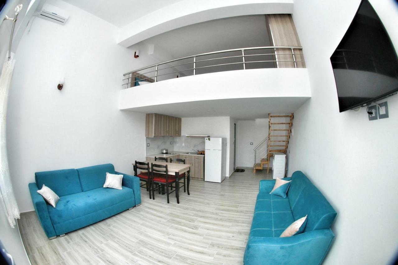 Bebi Hotel And Apartments Sarandë Esterno foto