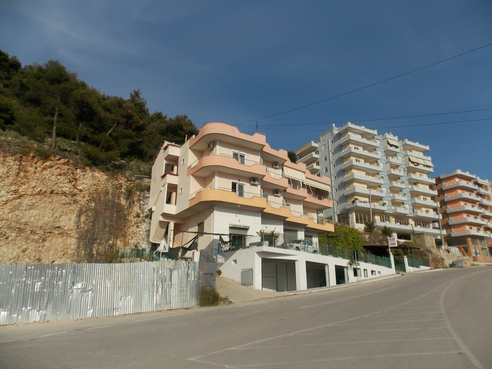 Bebi Hotel And Apartments Sarandë Esterno foto